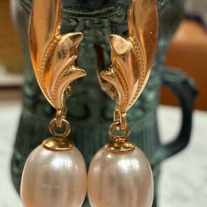 Vintage 14kt Yellow Gold & Pearl Drop Leverback Earrings